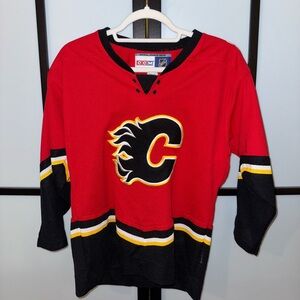 CCM Calgary Flames Hockey Jersey - Youth L/XL